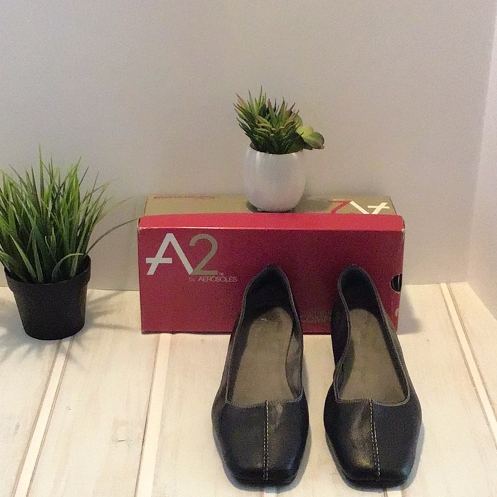 Pebbled faux leather. Rubber sole. Black w off-white stitching. 1.5” heel.